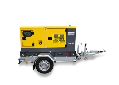 Vue latérale du groupe électrogène sur remorque Atlas Copco QAS 40