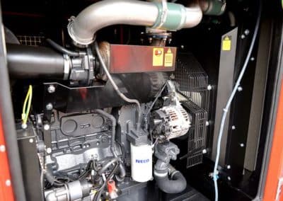 Moteur du groupe électrogène Himoinsa HRFW 100 kva mis en location par Locasix