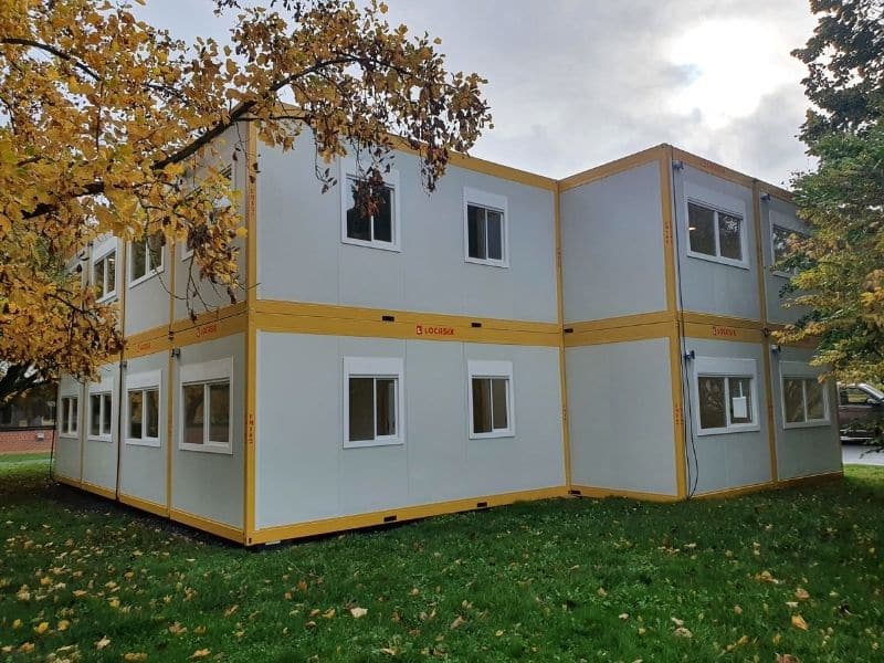 Assemblage de modules habitables pour une école